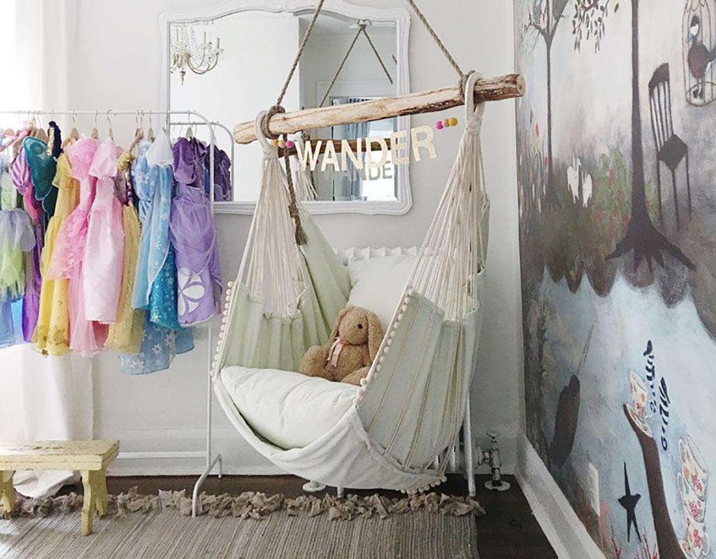 Suspension seating kids room