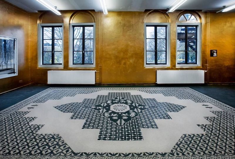 Unusual Persian Carpets - Made of Sand! Danielle’s carpets use white sand for striking contrast. 